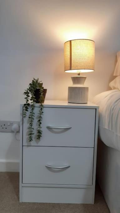 Free Parking Spacious Home คาร์ดิฟฟ์ ภายนอก รูปภาพ