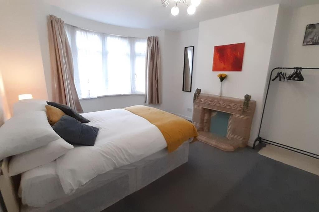 Free Parking Spacious Home คาร์ดิฟฟ์ ภายนอก รูปภาพ