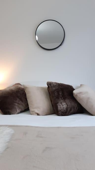 Free Parking Spacious Home คาร์ดิฟฟ์ ภายนอก รูปภาพ