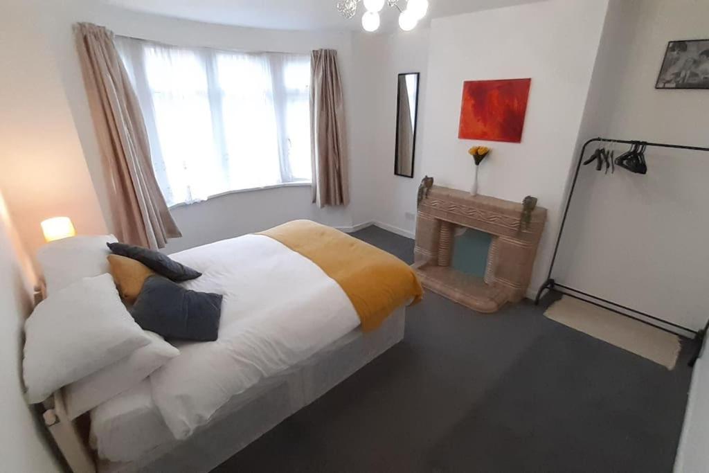 Free Parking Spacious Home คาร์ดิฟฟ์ ภายนอก รูปภาพ