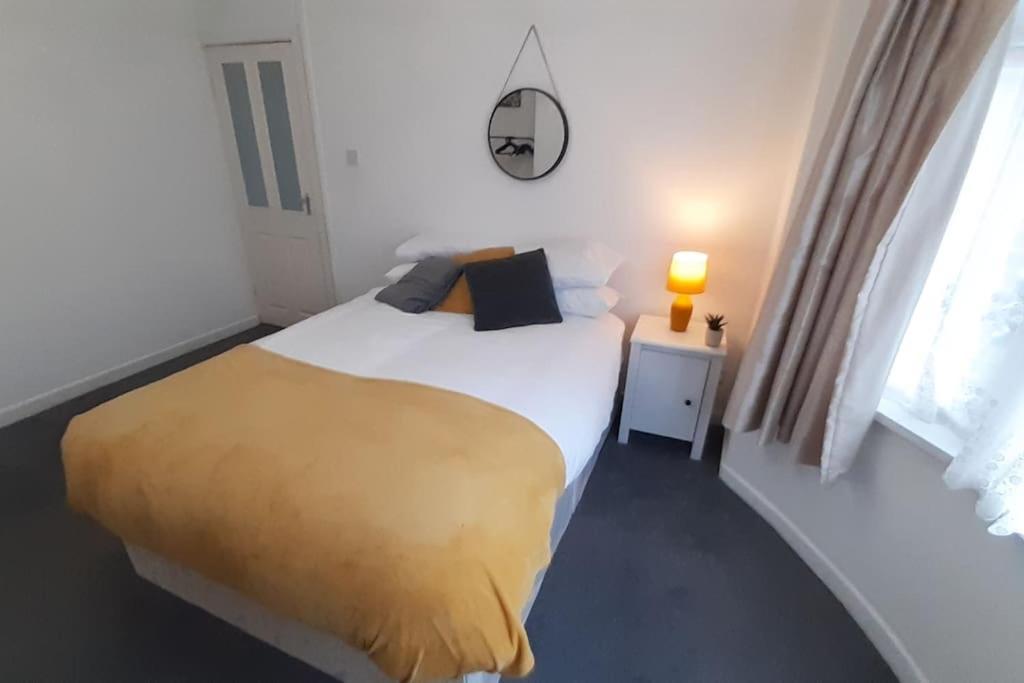 Free Parking Spacious Home คาร์ดิฟฟ์ ภายนอก รูปภาพ